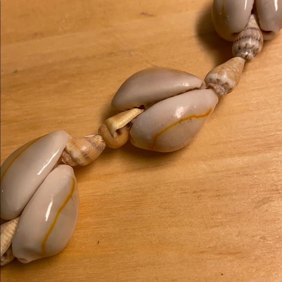 Seashells necklaces - Picture 2 of 2